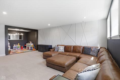 5166 Peachtree Road Zionsville IN 46077