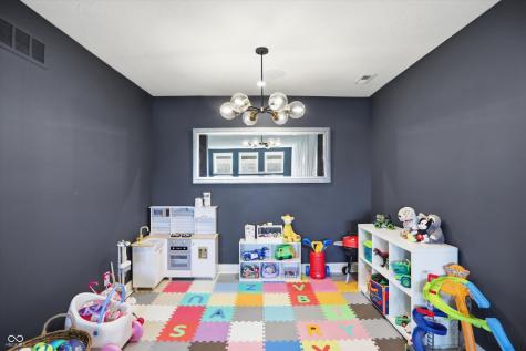 5166 Peachtree Road Zionsville IN 46077