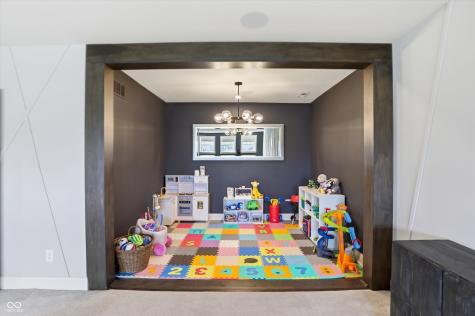 5166 Peachtree Road Zionsville IN 46077
