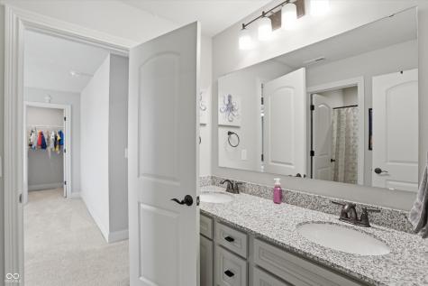5166 Peachtree Road Zionsville IN 46077