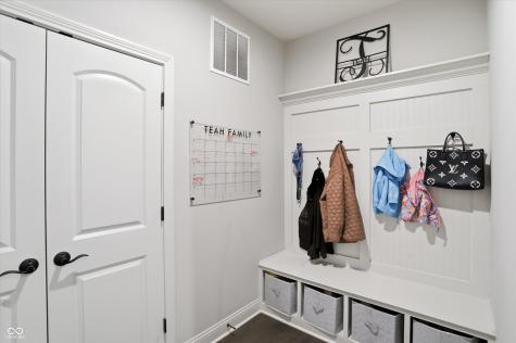 5166 Peachtree Road Zionsville IN 46077