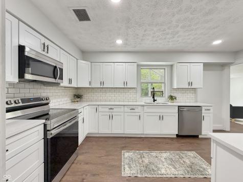 8050 W Oak Street Zionsville IN 46077