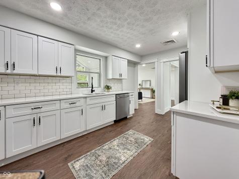 8050 W Oak Street Zionsville IN 46077