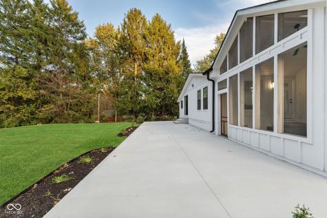 8050 W Oak Street Zionsville IN 46077