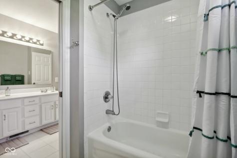 5762 Meadowlark Place Carmel IN 46033