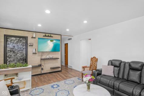 157 E Hill Valley Drive Indianapolis IN 46227