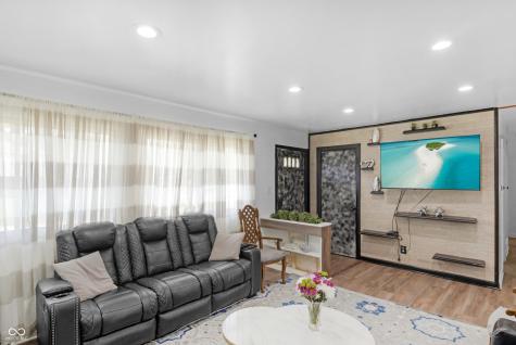 157 E Hill Valley Drive Indianapolis IN 46227