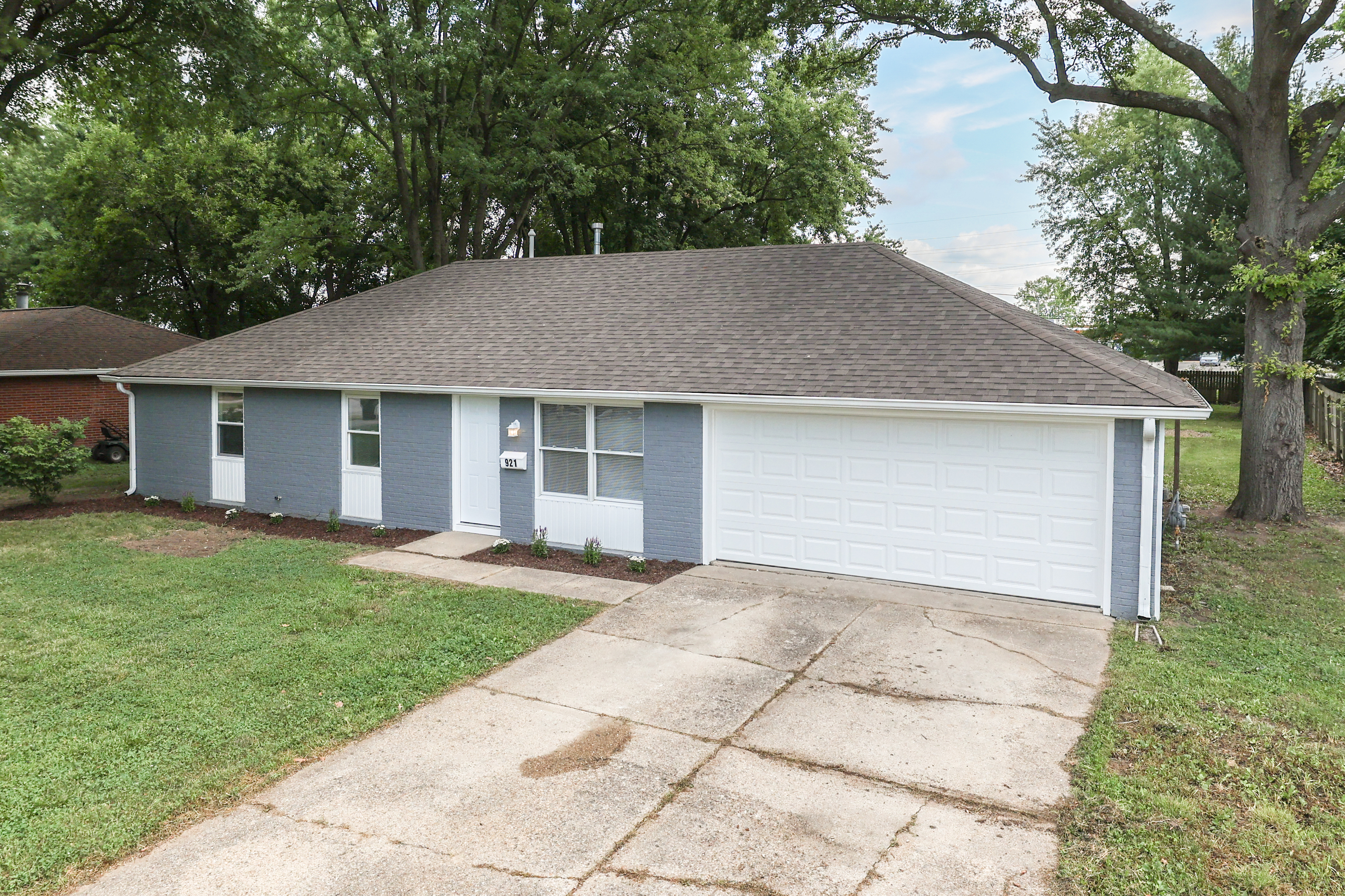 921 Sweetbriar Avenue Whiteland IN 46184