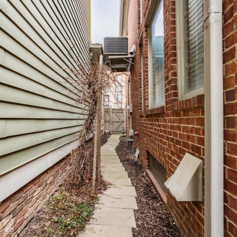 438 E Vermont Street Indianapolis IN 46202