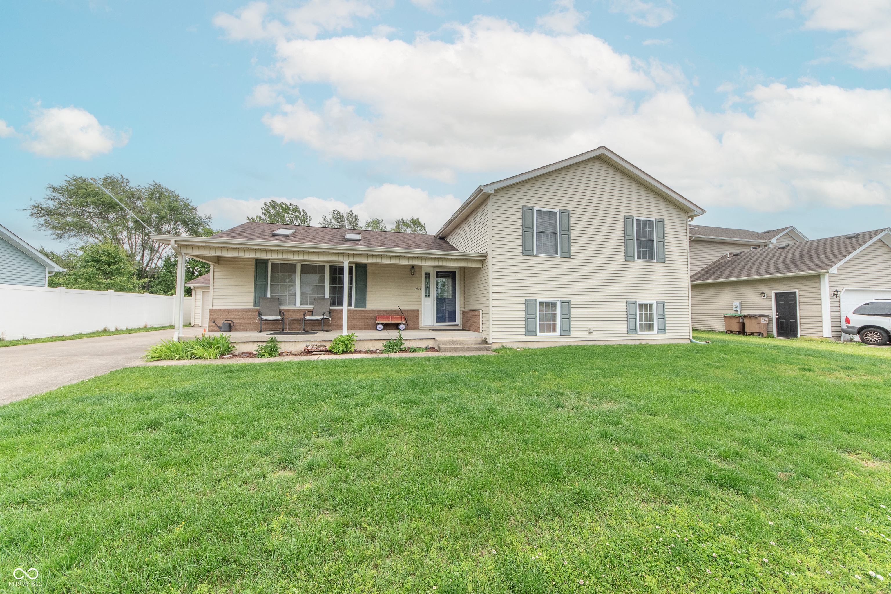4613 Clairmont Drive Columbus IN 47203
