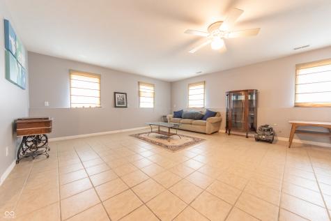4613 Clairmont Drive Columbus IN 47203