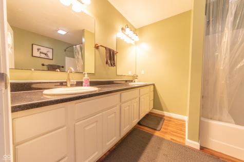 4613 Clairmont Drive Columbus IN 47203