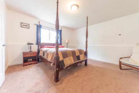4613 Clairmont Drive Columbus IN 47203