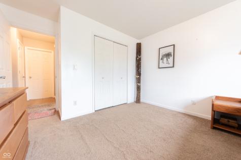 4613 Clairmont Drive Columbus IN 47203