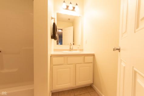 4613 Clairmont Drive Columbus IN 47203