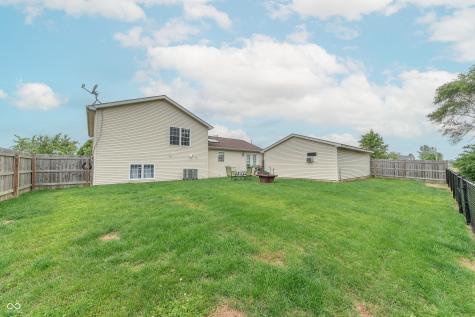 4613 Clairmont Drive Columbus IN 47203