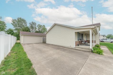 4613 Clairmont Drive Columbus IN 47203