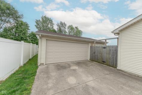 4613 Clairmont Drive Columbus IN 47203