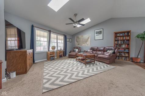 4613 Clairmont Drive Columbus IN 47203