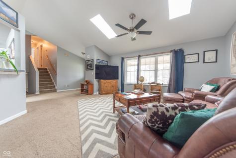 4613 Clairmont Drive Columbus IN 47203