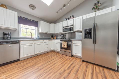 4613 Clairmont Drive Columbus IN 47203