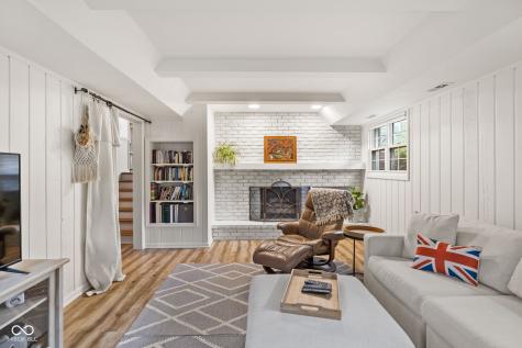 6542 Grosvenor Place Indianapolis IN 46220