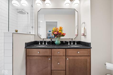 6542 Grosvenor Place Indianapolis IN 46220