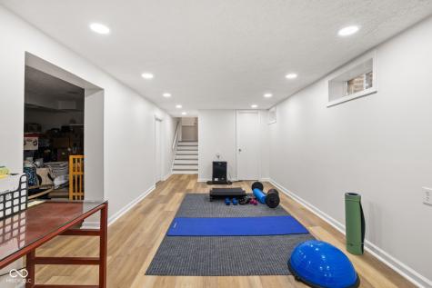 6542 Grosvenor Place Indianapolis IN 46220