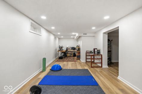 6542 Grosvenor Place Indianapolis IN 46220