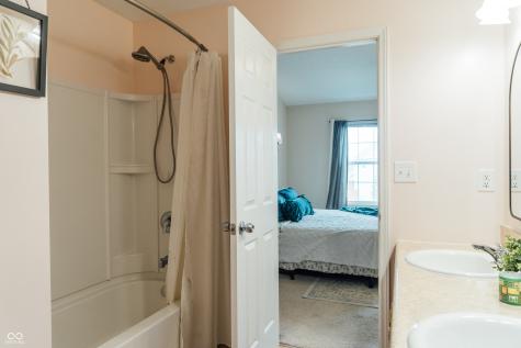 2263 Shadow Bend Drive Columbus IN 47201