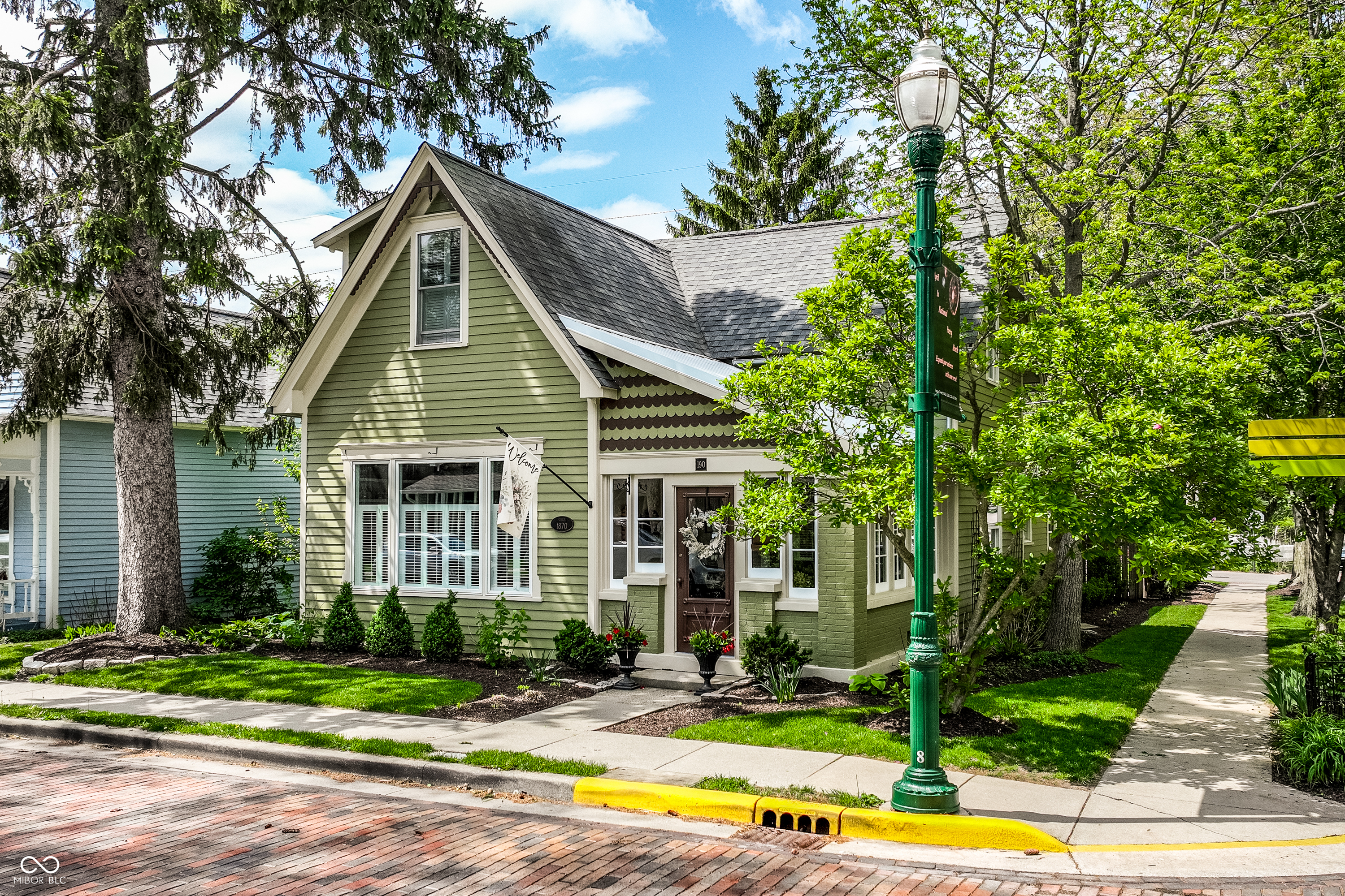 190 N Main Street Zionsville IN 46077