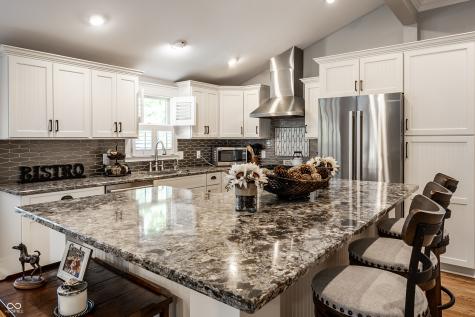 190 N Main Street Zionsville IN 46077