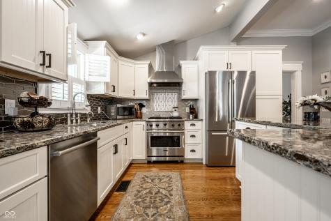 190 N Main Street Zionsville IN 46077