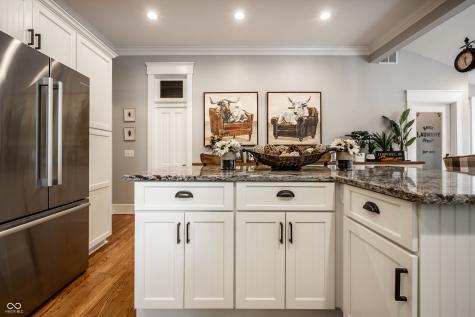 190 N Main Street Zionsville IN 46077