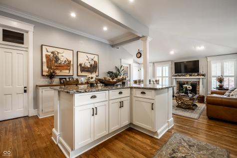 190 N Main Street Zionsville IN 46077