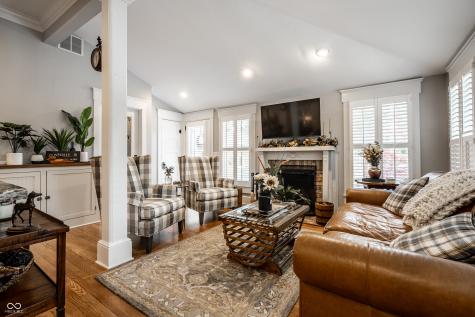 190 N Main Street Zionsville IN 46077