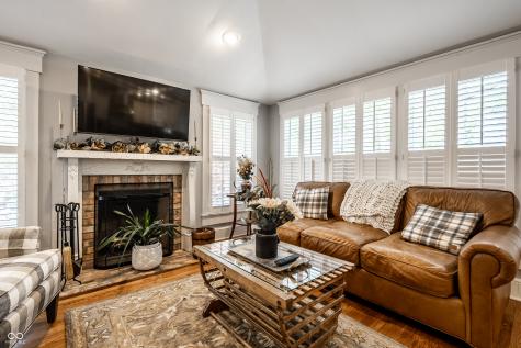 190 N Main Street Zionsville IN 46077