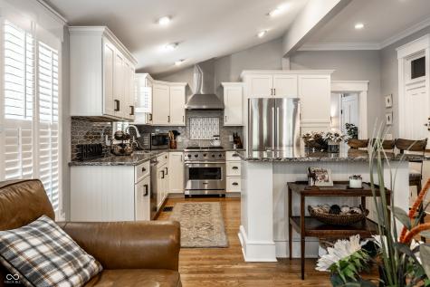 190 N Main Street Zionsville IN 46077