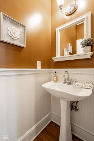 190 N Main Street Zionsville IN 46077