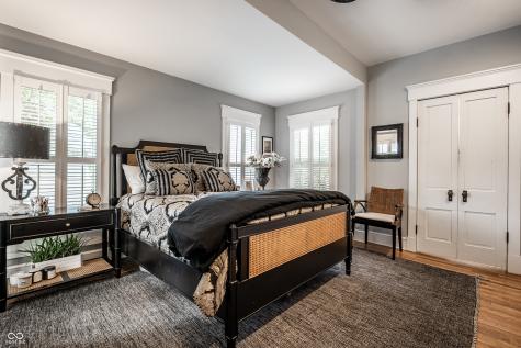 190 N Main Street Zionsville IN 46077