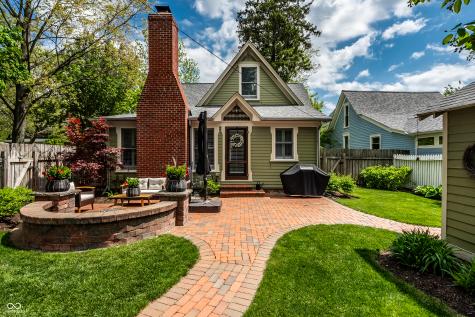 190 N Main Street Zionsville IN 46077