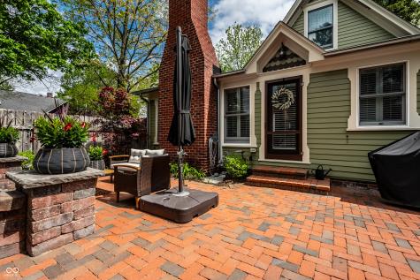 190 N Main Street Zionsville IN 46077