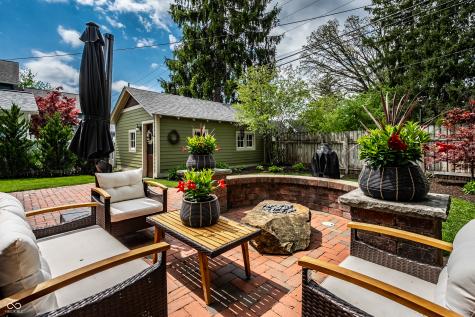 190 N Main Street Zionsville IN 46077