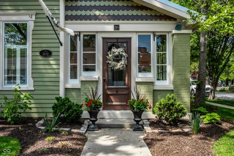 190 N Main Street Zionsville IN 46077