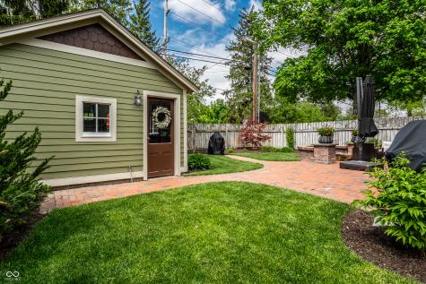 190 N Main Street Zionsville IN 46077