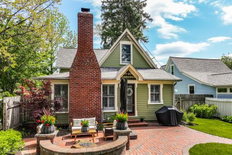 190 N Main Street Zionsville IN 46077