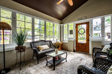 190 N Main Street Zionsville IN 46077