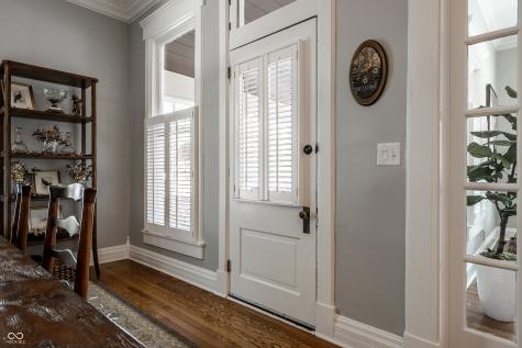 190 N Main Street Zionsville IN 46077