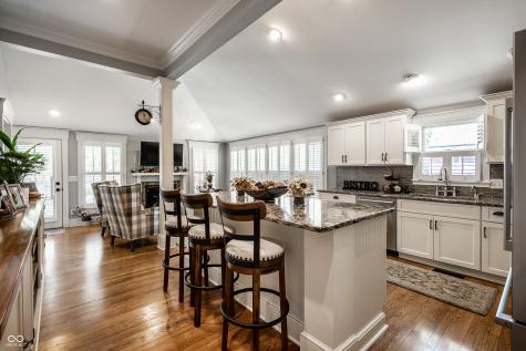 190 N Main Street Zionsville IN 46077