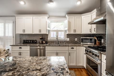 190 N Main Street Zionsville IN 46077